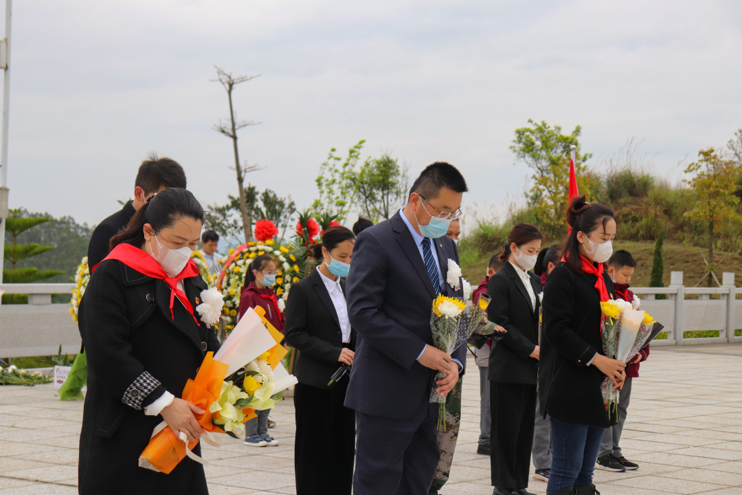 清明祭英烈 共鑄中華魂丨來賓市培文學(xué)校烈士陵園祭掃活動(dòng)